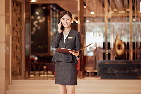 酒店大堂經理如何運用手機提升酒店管理效率